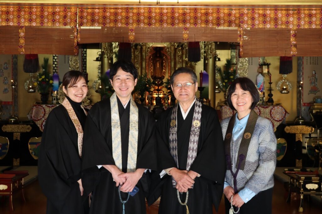 お寺の人
